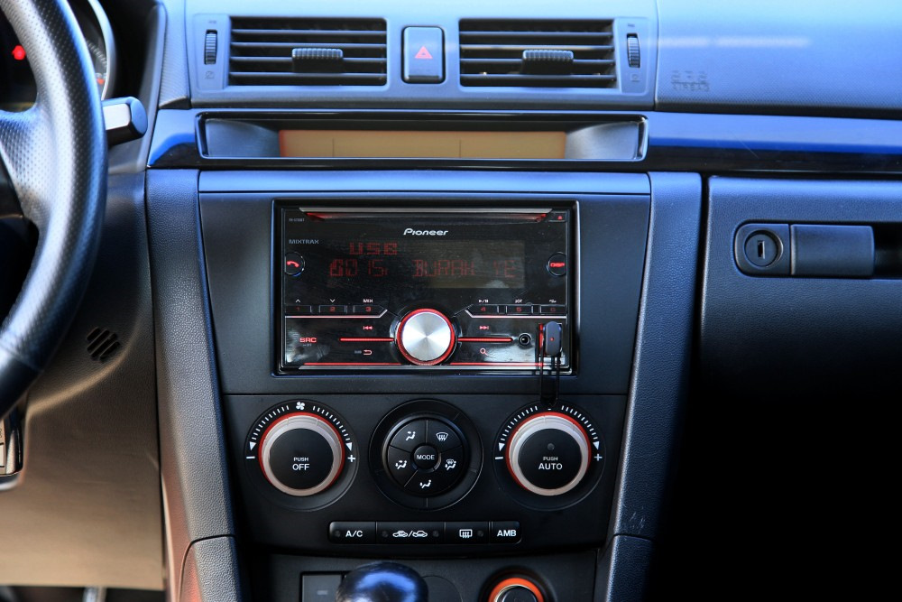 установка магнитолы мазда 3. установка магнитолы мазда 3. переходная рамка мазда 3 бк. магнитола 2 din mazda 6 gh. мазда 3 2007 год магнитола.