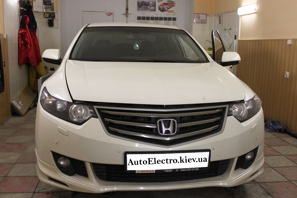 Установка дневных ходовых огней DRL Osram на Honda Accord — autoelectro ...