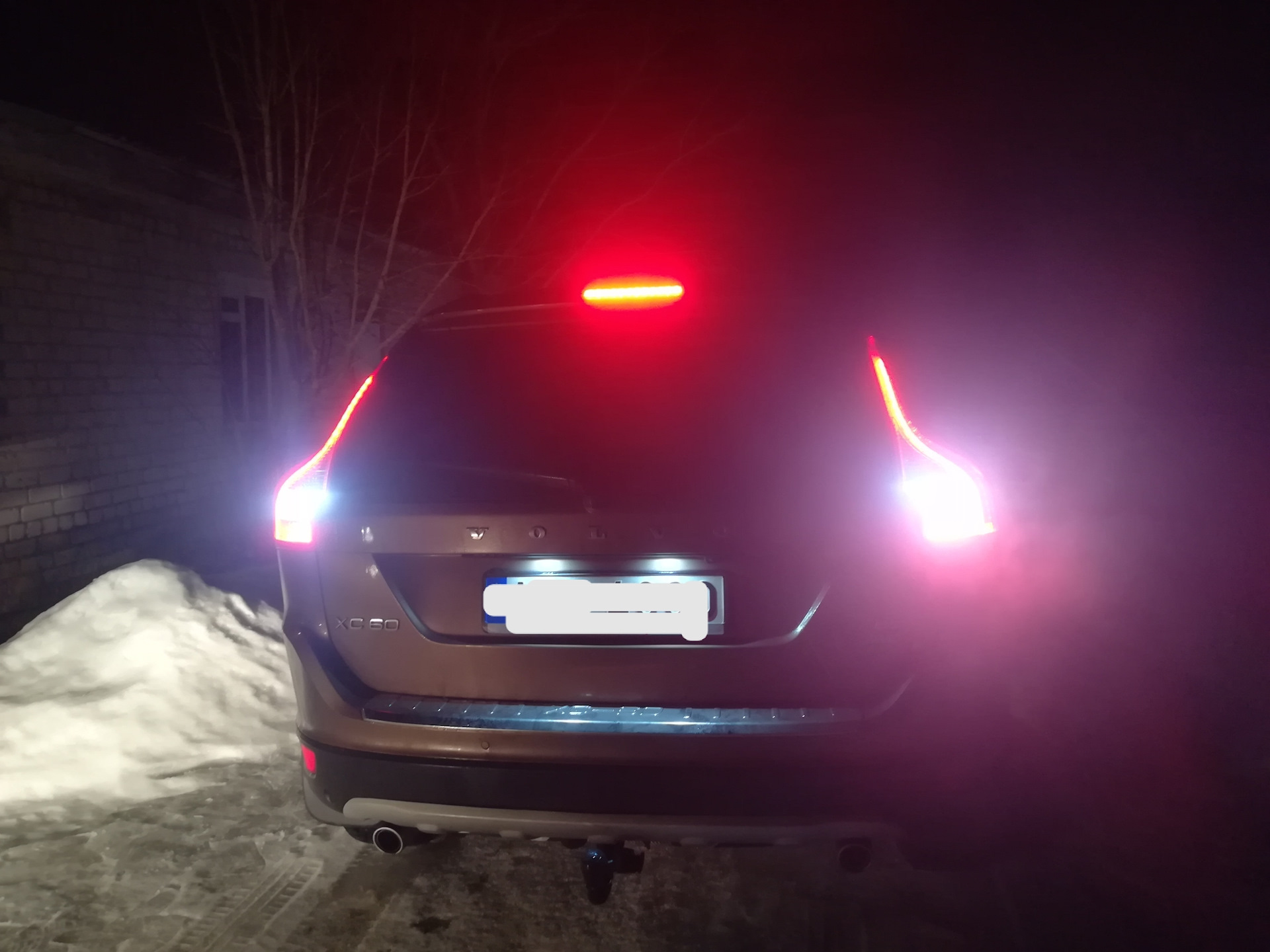 Повторитель стоп сигнала volvo xc40. Volvo xc60 лампочка стоп сигнала. Стоп сигнал хс90. Volvo xc60 замена лампы стоп сигнала. Задний стоп сигнал на вольво хс90.