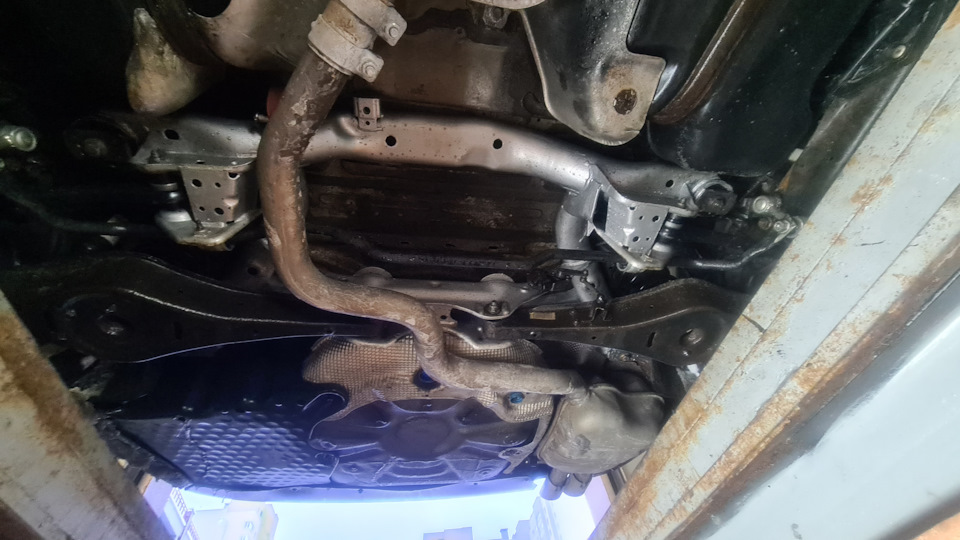 Фото не огонь получилось, но встала хорошо. Сайлентблоки балки целые и хорошие, так что они не менялись, надеюсь ещё проживут долго)) — Skoda Superb Mk2