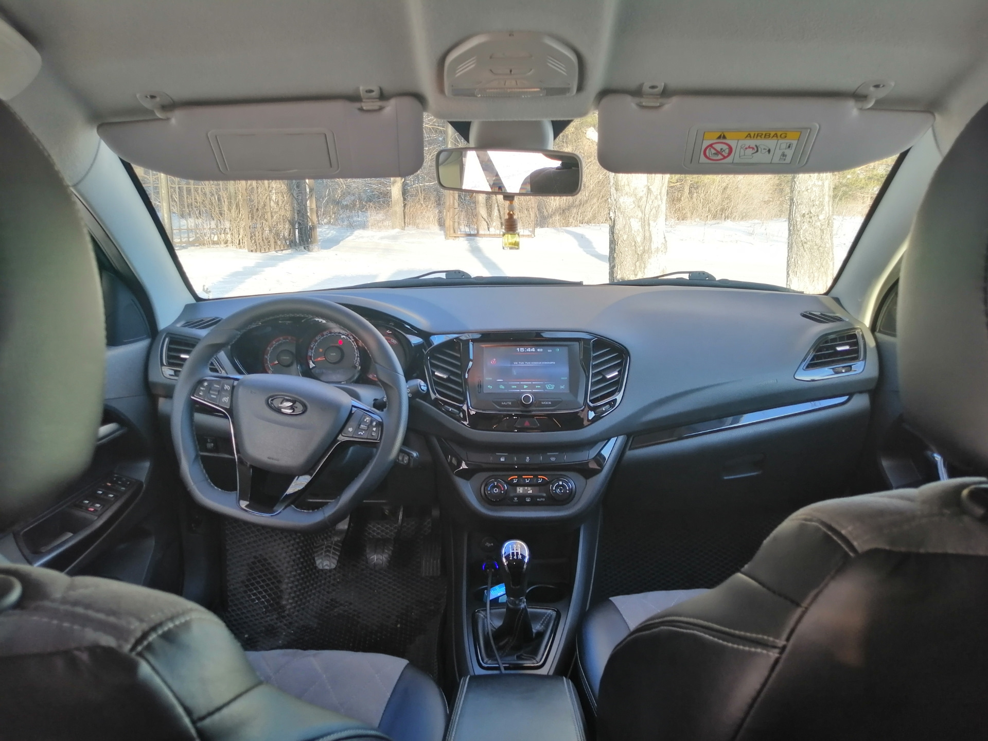 Лада Веста. Салон в идеал, вставки в чёрный глянец. — Lada Vesta SW ...