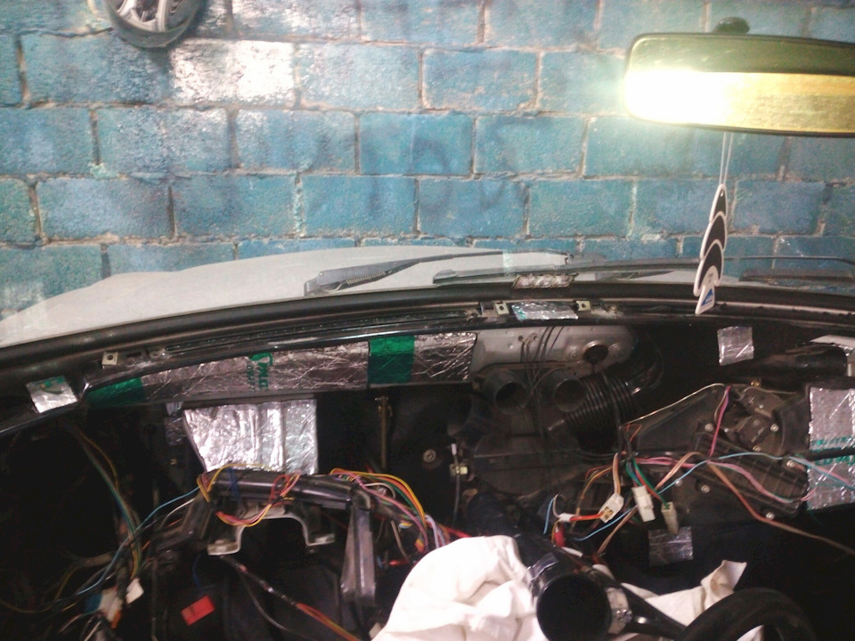 Проклейка панели и частично моторного щита. — ГАЗ 31105, 2,3 л, 2006 ...