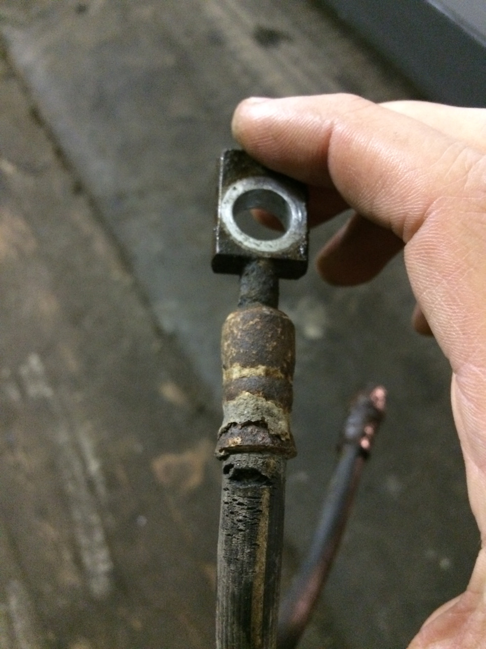 Лопнул тормозной шланг! — Audi A4 (B6), 1,8 л, 2002 года | поломка | DRIVE2