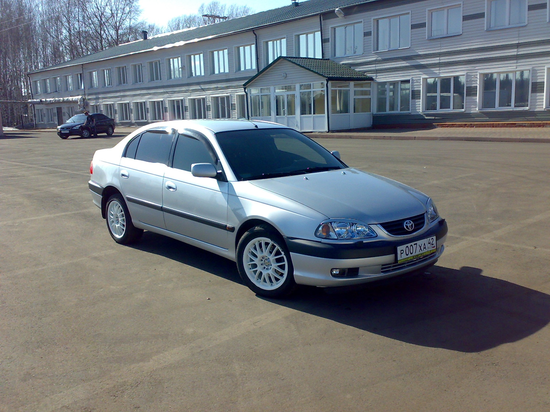 Авенсис 2001 года фото