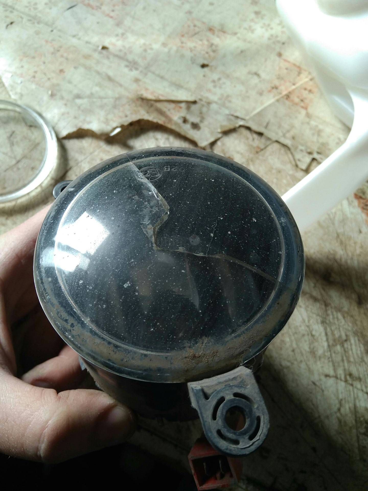 Замена стекла ПТФ и замена бачка омывателя — Lada Приора хэтчбек, 1,6 л ...