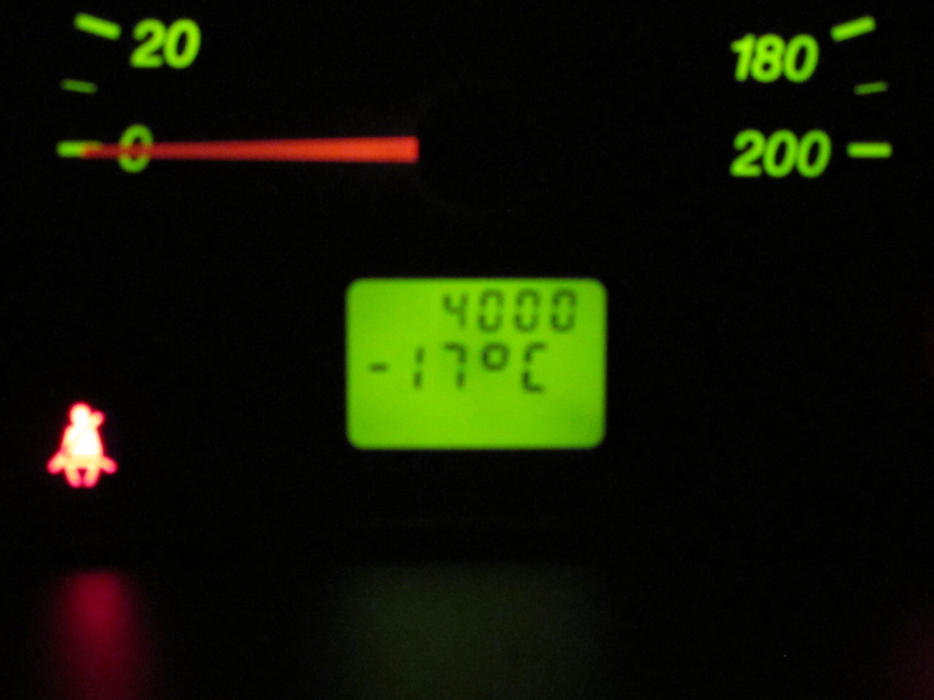 4000км и установка сигнализации — Lada Приора хэтчбек, 1,6 л, 2011 года ...