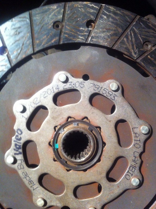 На моем старом диске накладки были без выработки, но махавик убил звезду…вариантов у меня не было как поехать к Валере… — Alfa Romeo 166