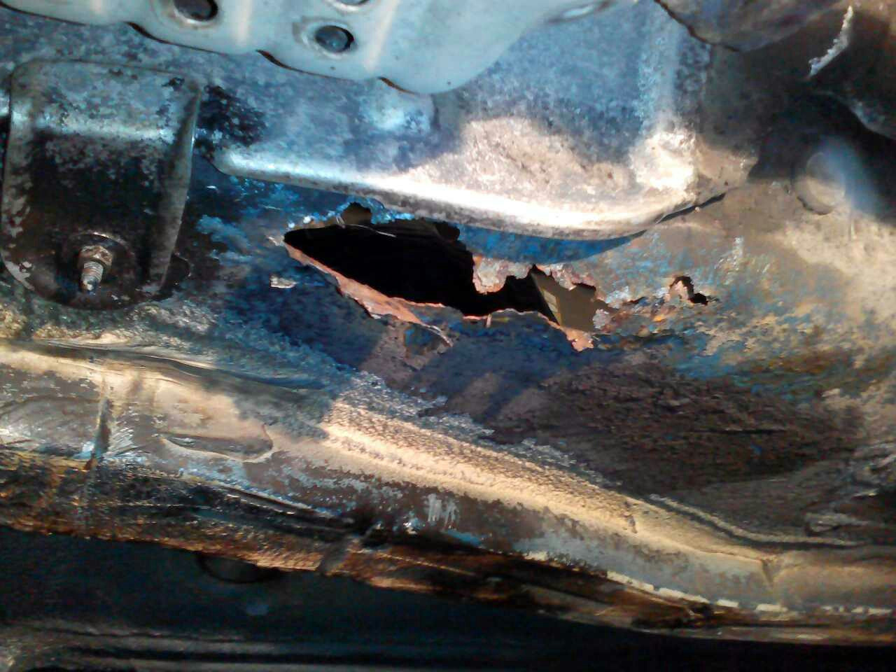 Днище вырвало. Днище honda civic 5d. Разорвано днище машины. Сорвало днище. Сорвало днище.