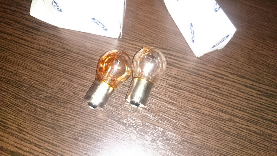 лампочки в задних фонарях — Ford Focus II Hatchback, 1,6 л, 2010 года ...