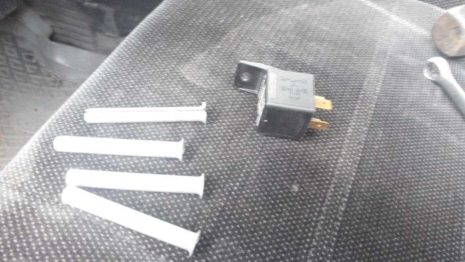 032 Карлсон, перегорел предохранитель и замена релюшки включения ...