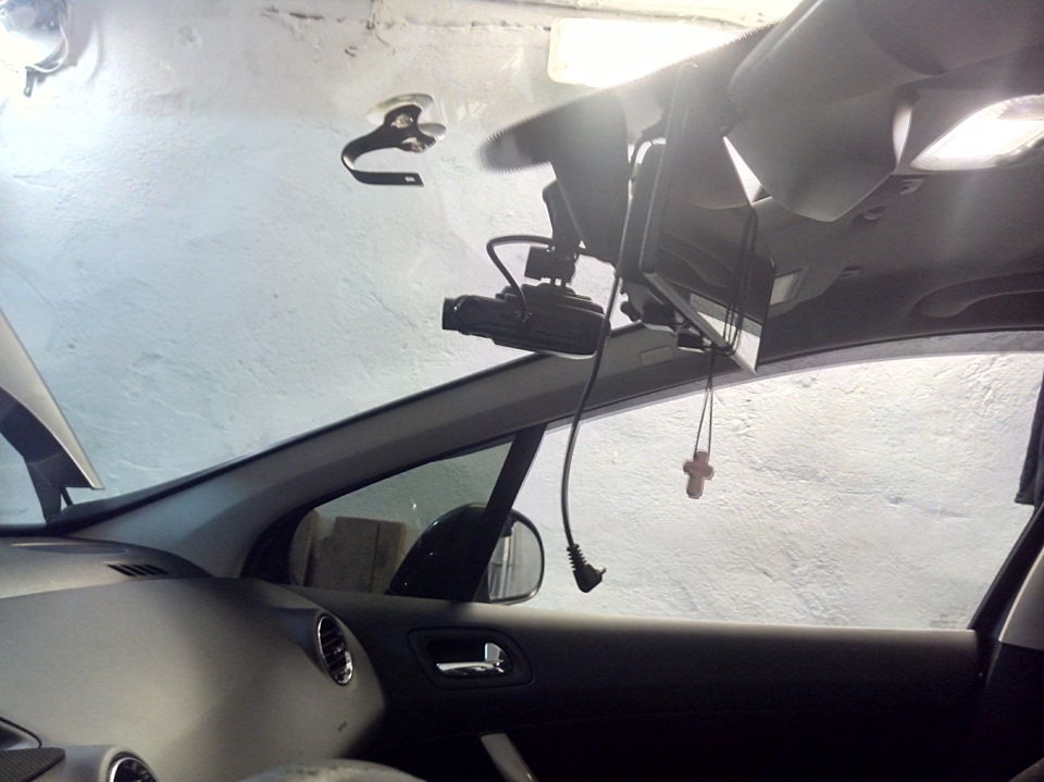 подключен радар и регистратор к плафону — Peugeot 308 (1G), 1,6 л, 2010 ...