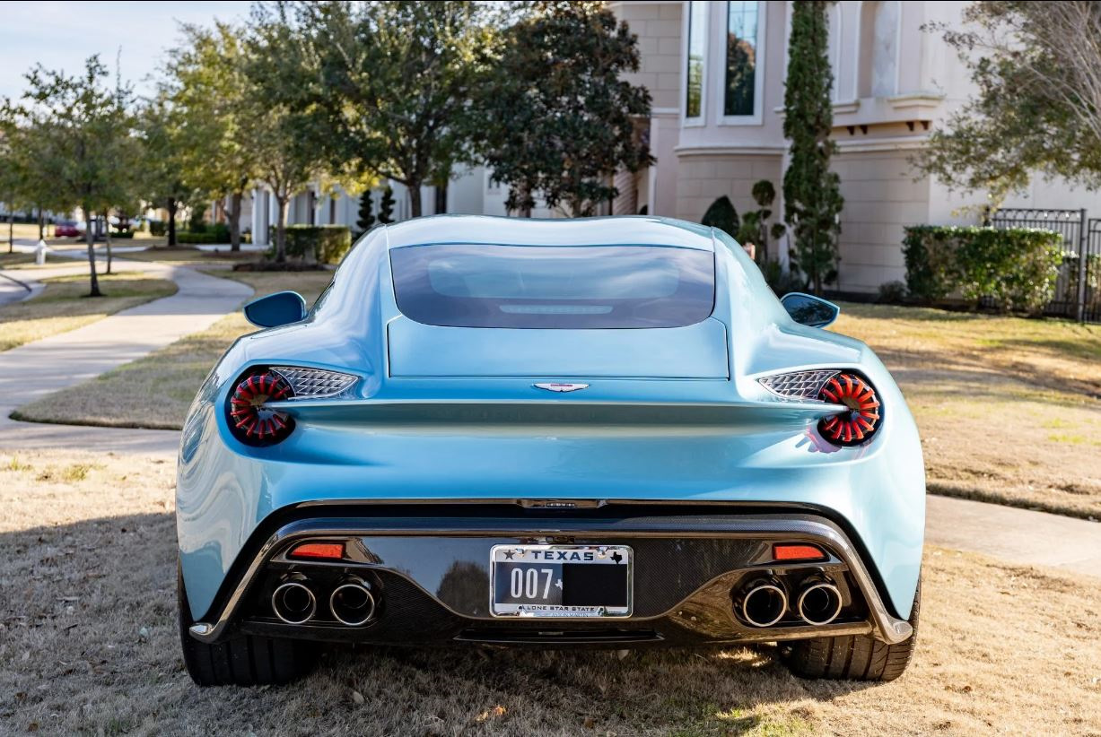 Aston Martin Vanquish Zagato shooting Brake салон