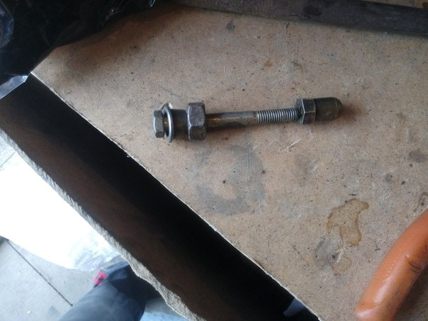 Замена резинок реактивных тяг — Lada 21063, 1,5 л, 1991 года | плановое ...