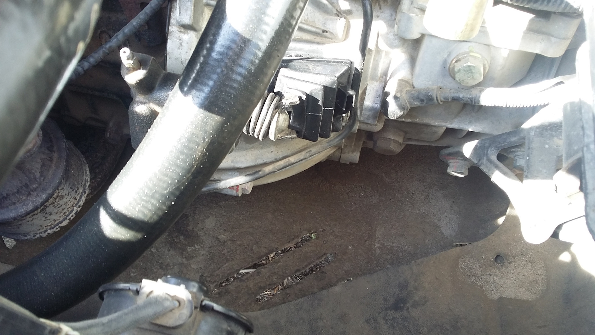 Lifan solano 620 вибрация двигателя. Вибрация солано. Выхлопная система разрушение вибрация. Вибрация солано. Сливная пробка антифриза лифан солано 620.