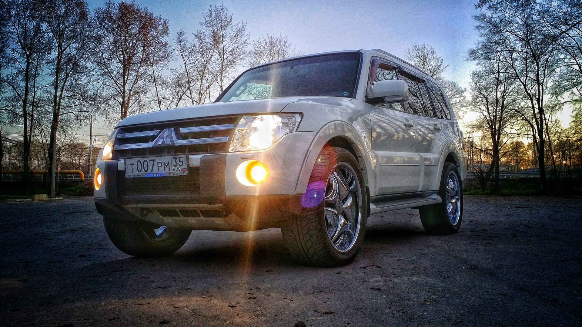 Mitsubishi pajero колеса. Mitsubishi Pajero 4. Паджеро 4 r22. Pajero 4 r22. Паджеро 4 на 22 колесах.