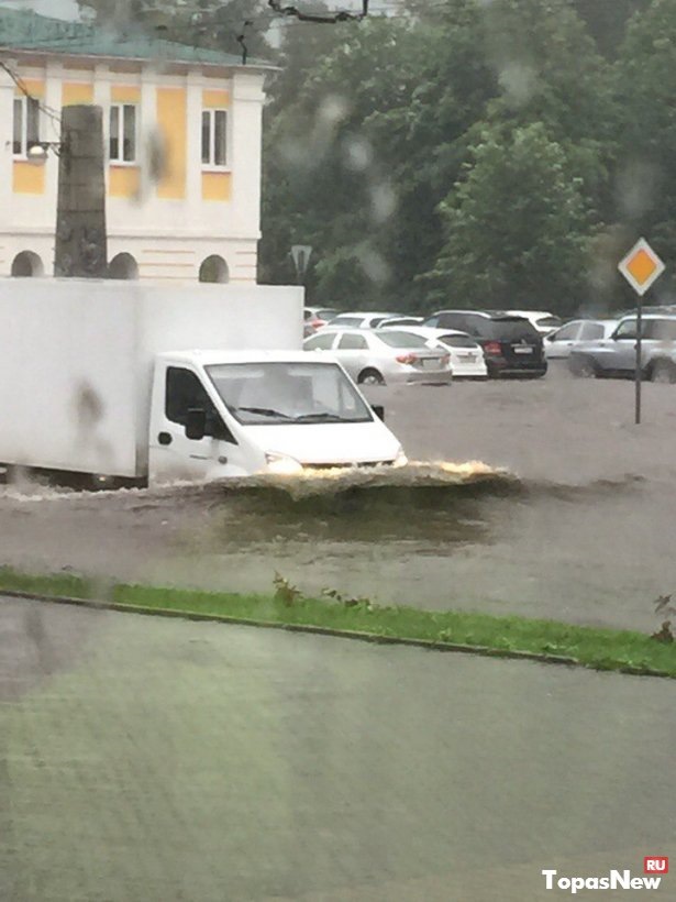 На пятый день непогода превратилась. Потоп в Липецке. Город Липецк потоп. Ливень в Липецке. Потоп в Липецке сегодня.