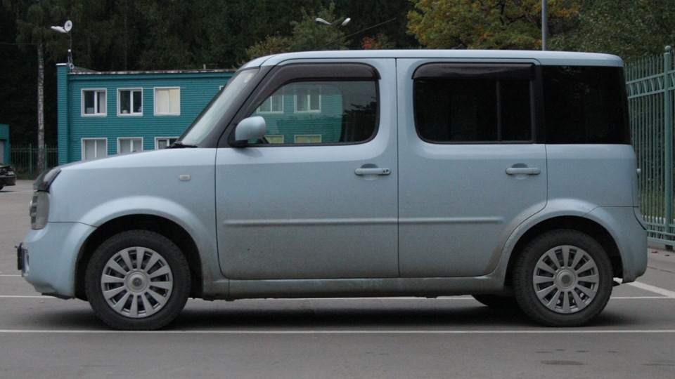 Nissan Cube 4