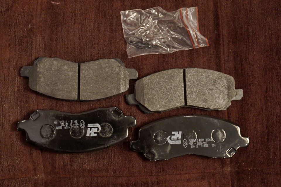Тормозные диски NK и колодки RoadHouse для Lancer 9 - 1.6 (CS3A) .