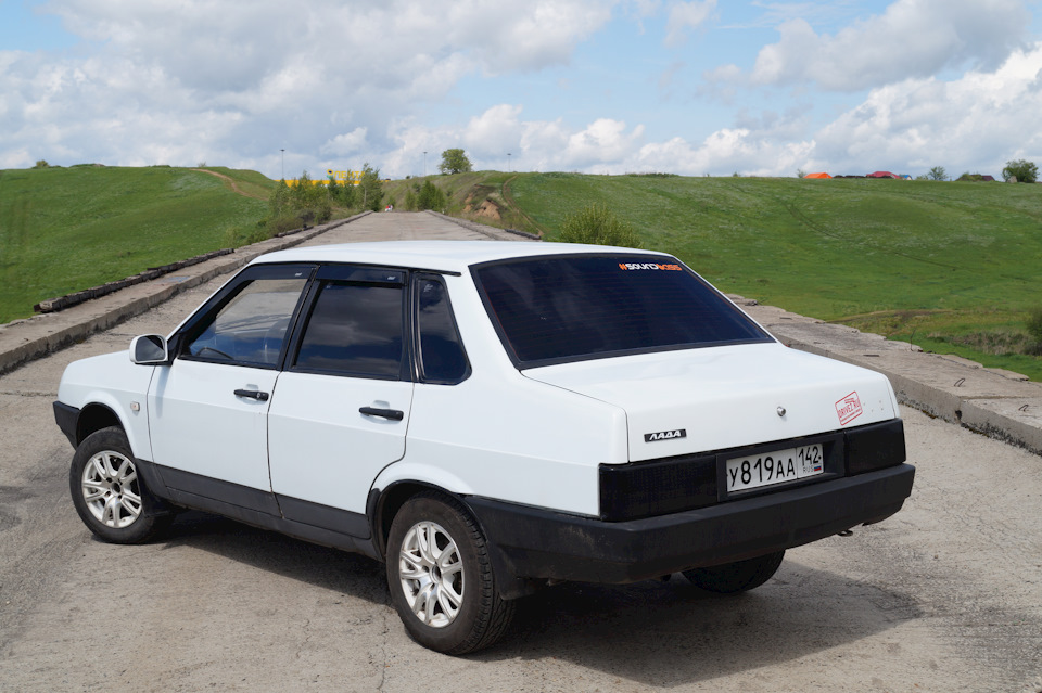 Lada 2199