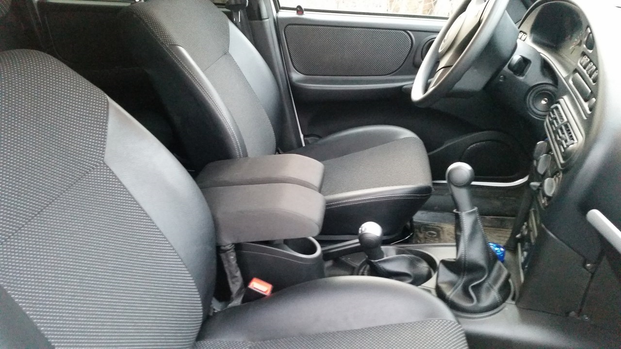 подлокотник лада нива тревел. подлокотник нива тревел штатный с подстаканником. нива тревал подлокотник. подлокотники на шевроле тревел и нива. подлокотник нива тревел.