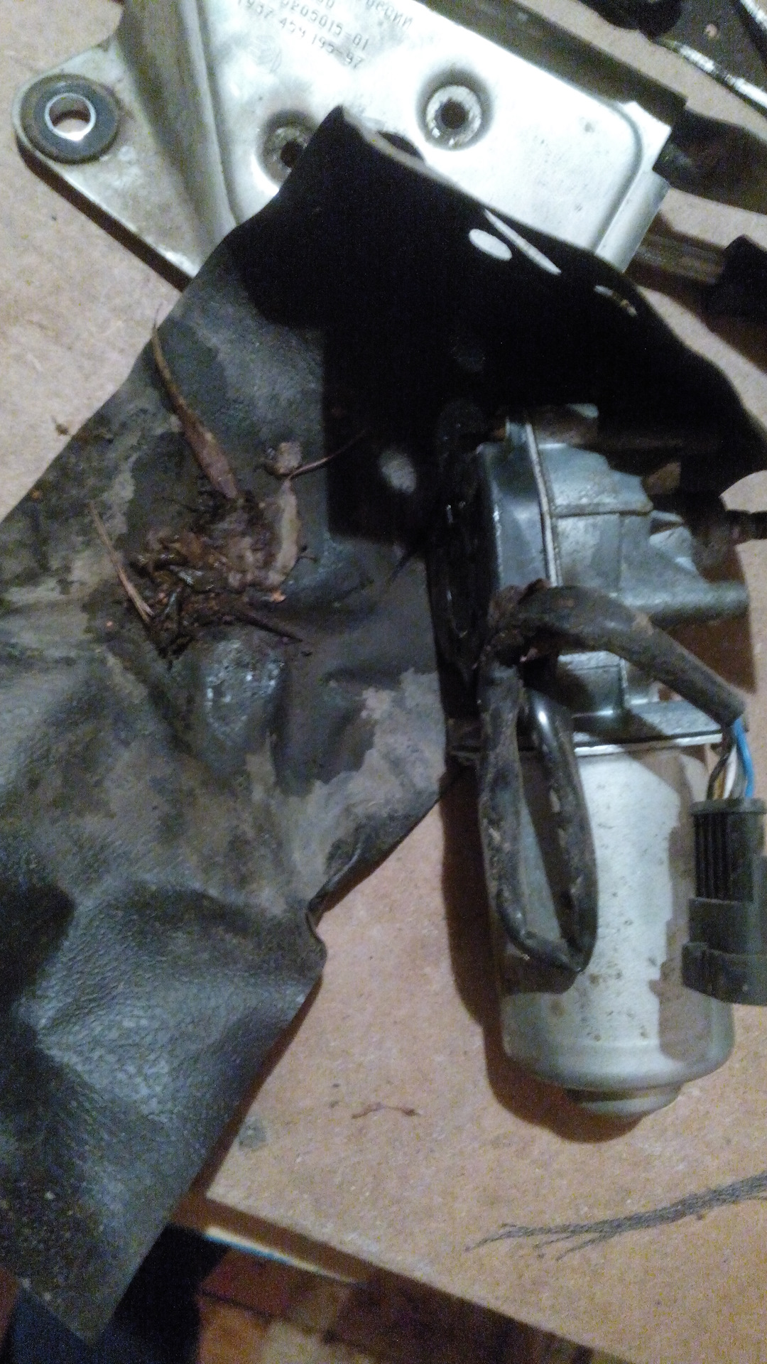 Снятие и смазка редуктора и трапеции стеклоочистителя — Lada Гранта, 1 ...