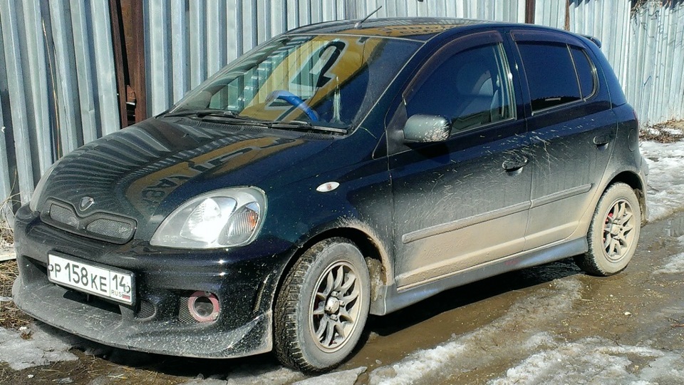 Toyota clavia vitz отличие