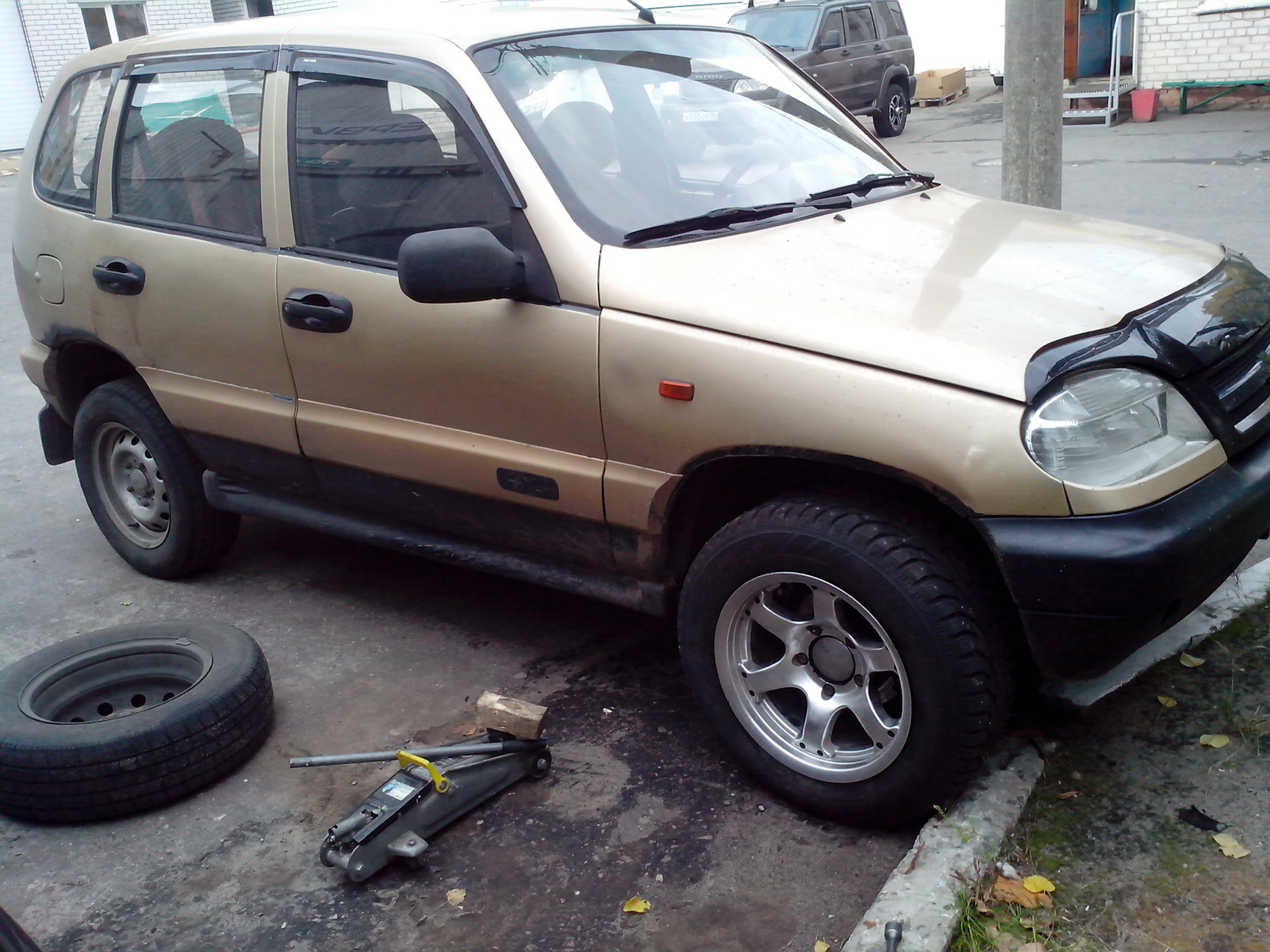 Диски нива на шевроле нива подойдут. Мегалюм r16 Chevrolet Niva et0. Мегалюм Джин Нива. Мегалюм r16 Шевроле Нива et0. Шевроле Нива диски Мегалюм.