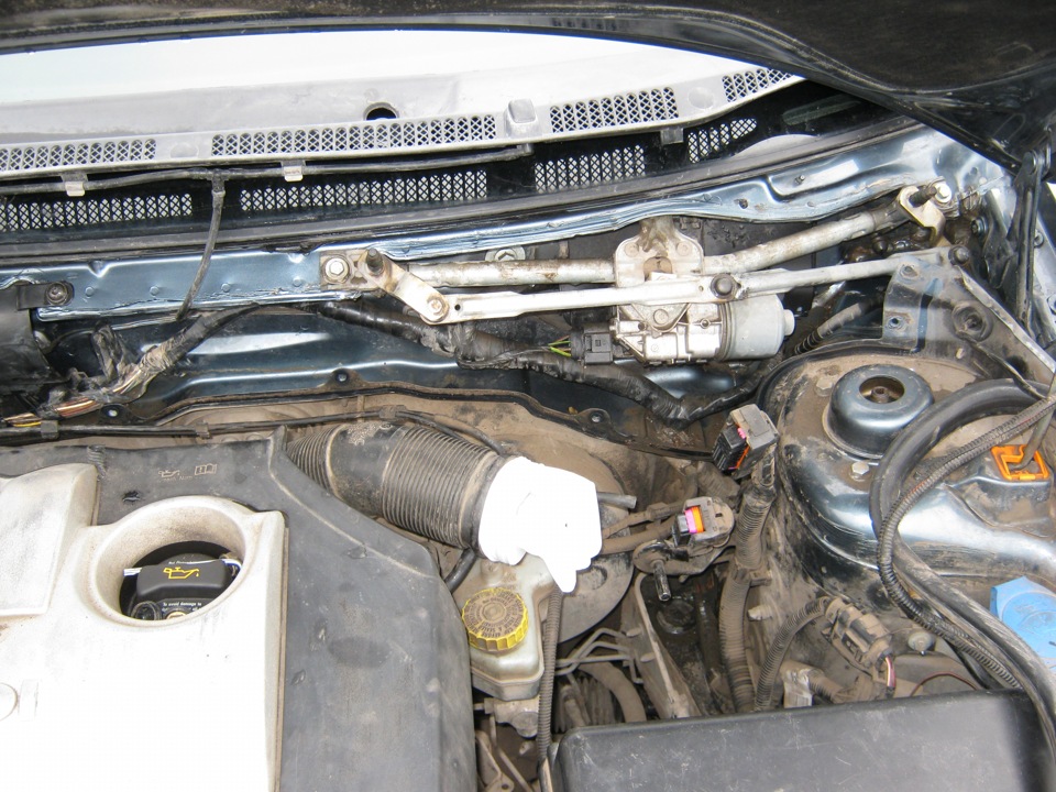 Попадание воды в моторный отсек. — Skoda Fabia Combi Mk1, 1,4 л, 2003 ...