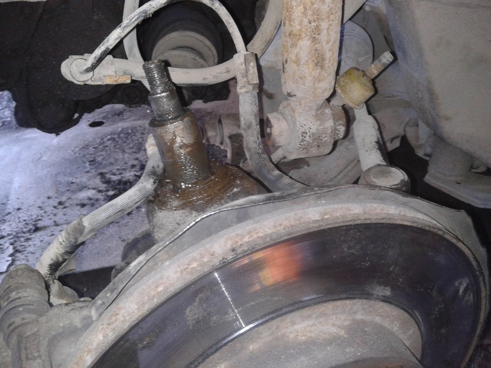 Замена левого наружнего шруса - Nissan Primera (P11-144), 1,8 л, 2000 года своим