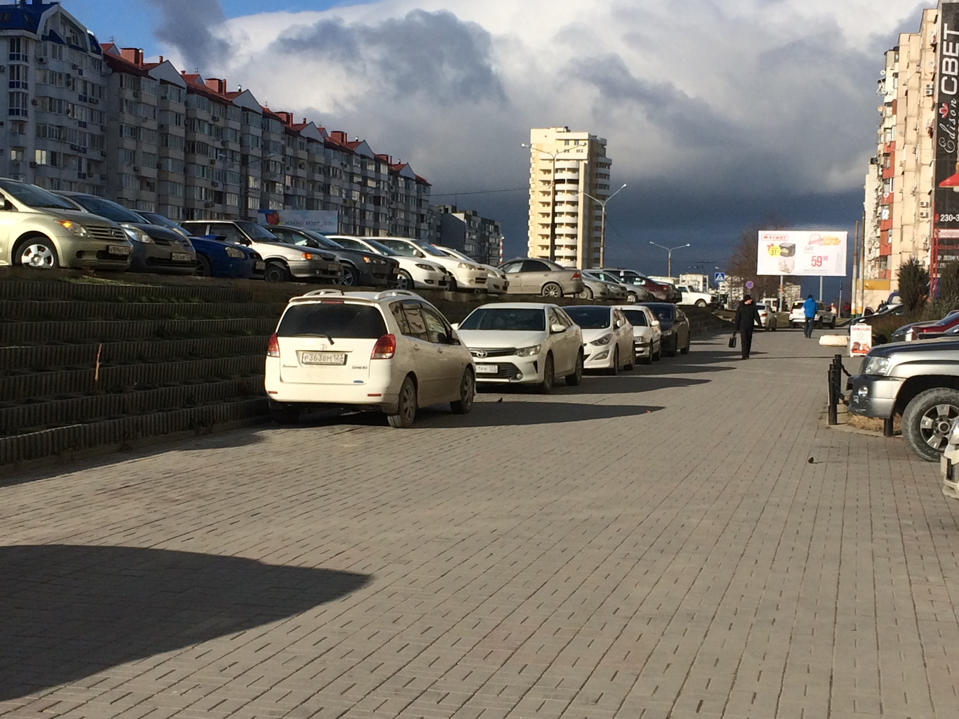 Свобода парковки на внедорожнике. Немного понтов )) — Chevrolet Niva, 1,8  л, 2010 года | наблюдение | DRIVE2