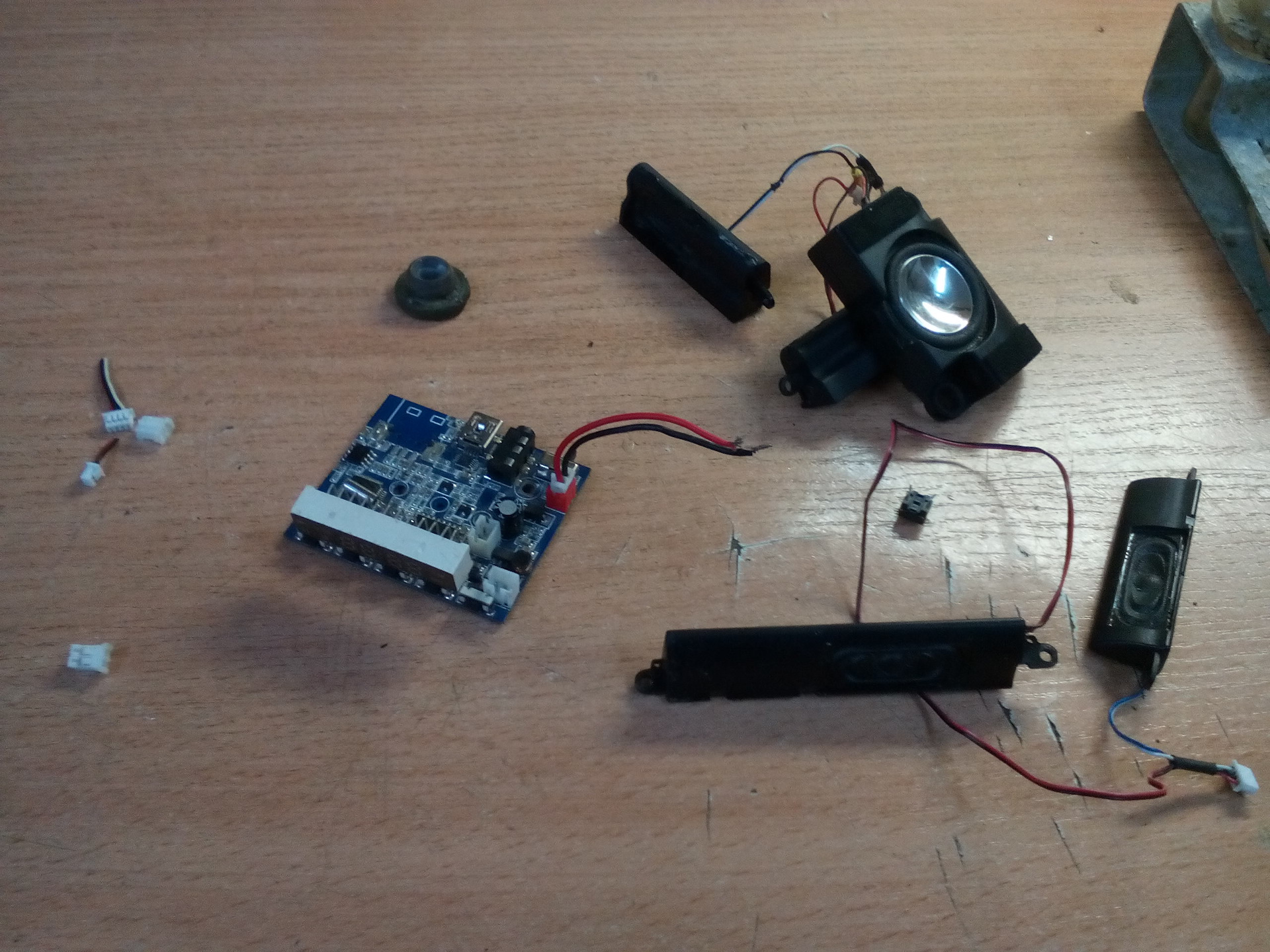 Как сделать динамик айленд. Колонки своими руками. USB динамики своими руками. USB колонка своими руками.