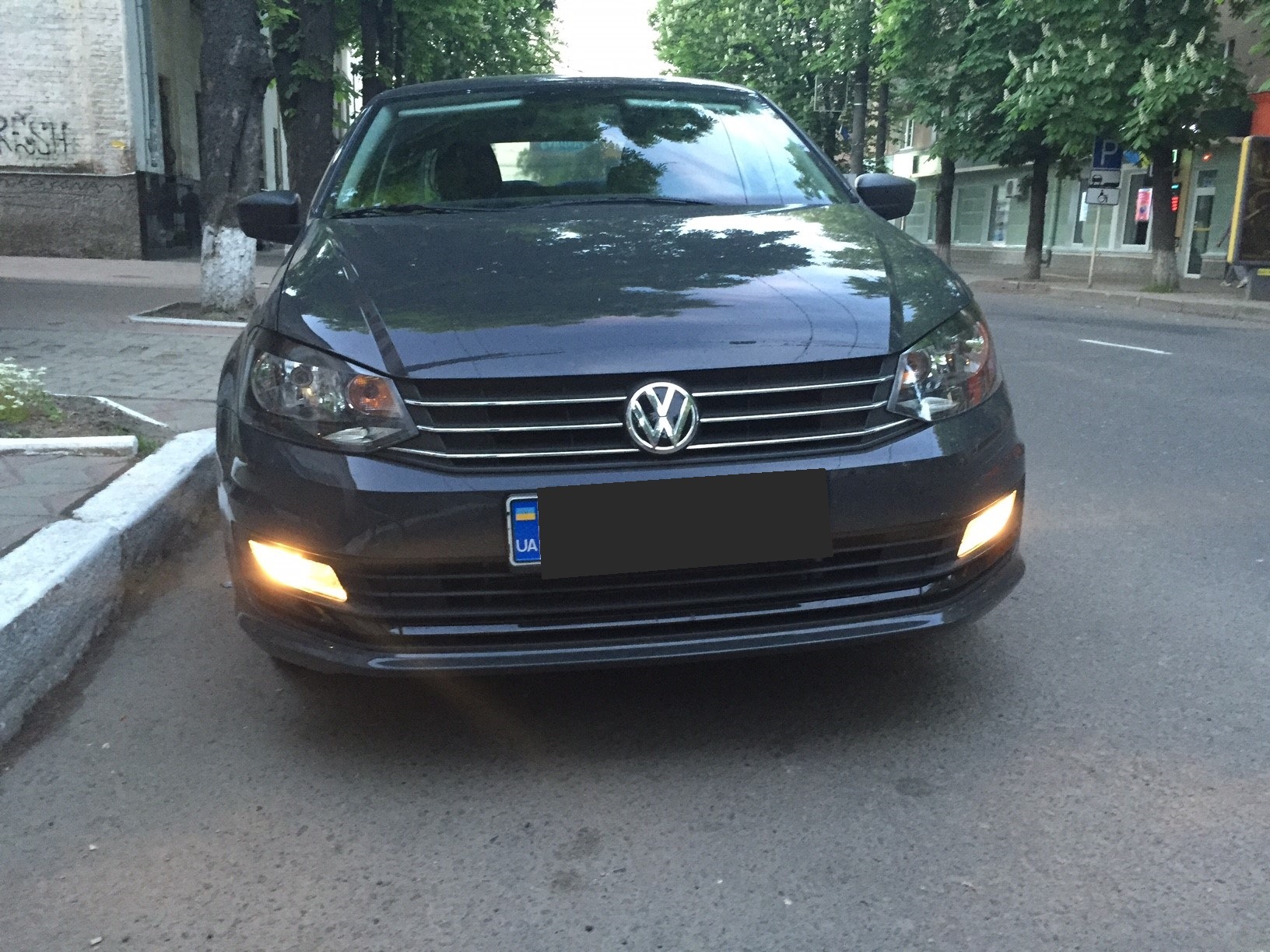 Фольксваген поло седан 2016. VW Polo sedan 2016. Свет на Фольксваген поло седан. Белый свет VW Polo 2016 Drive. Фольксваген поло 1.8 турбо.