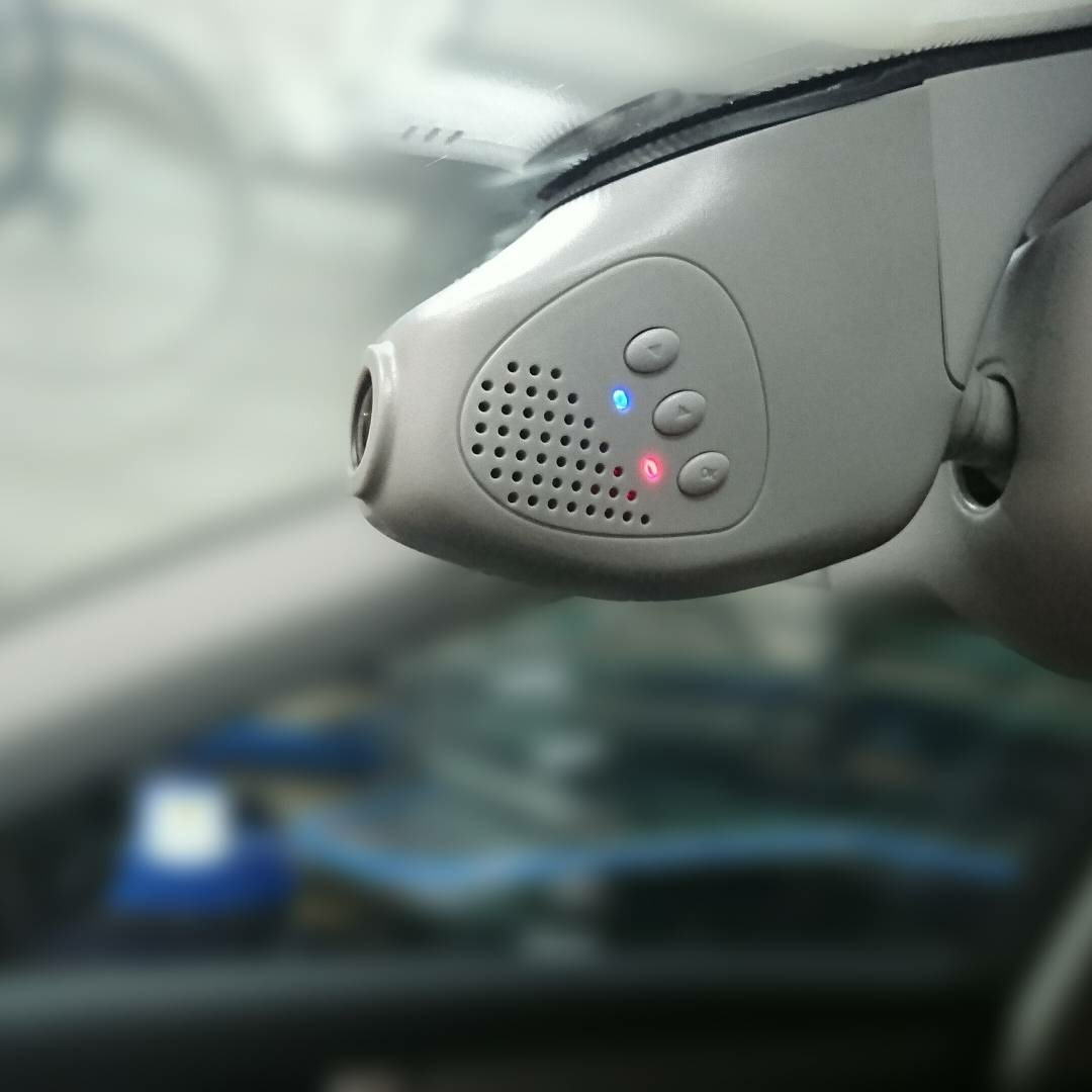 Видеорегистратор на порше кайен. Audi регистратор на зеркале. Штатный регистратор для ауди а7. Скрытый регистратор таëта. Optimal dvr.