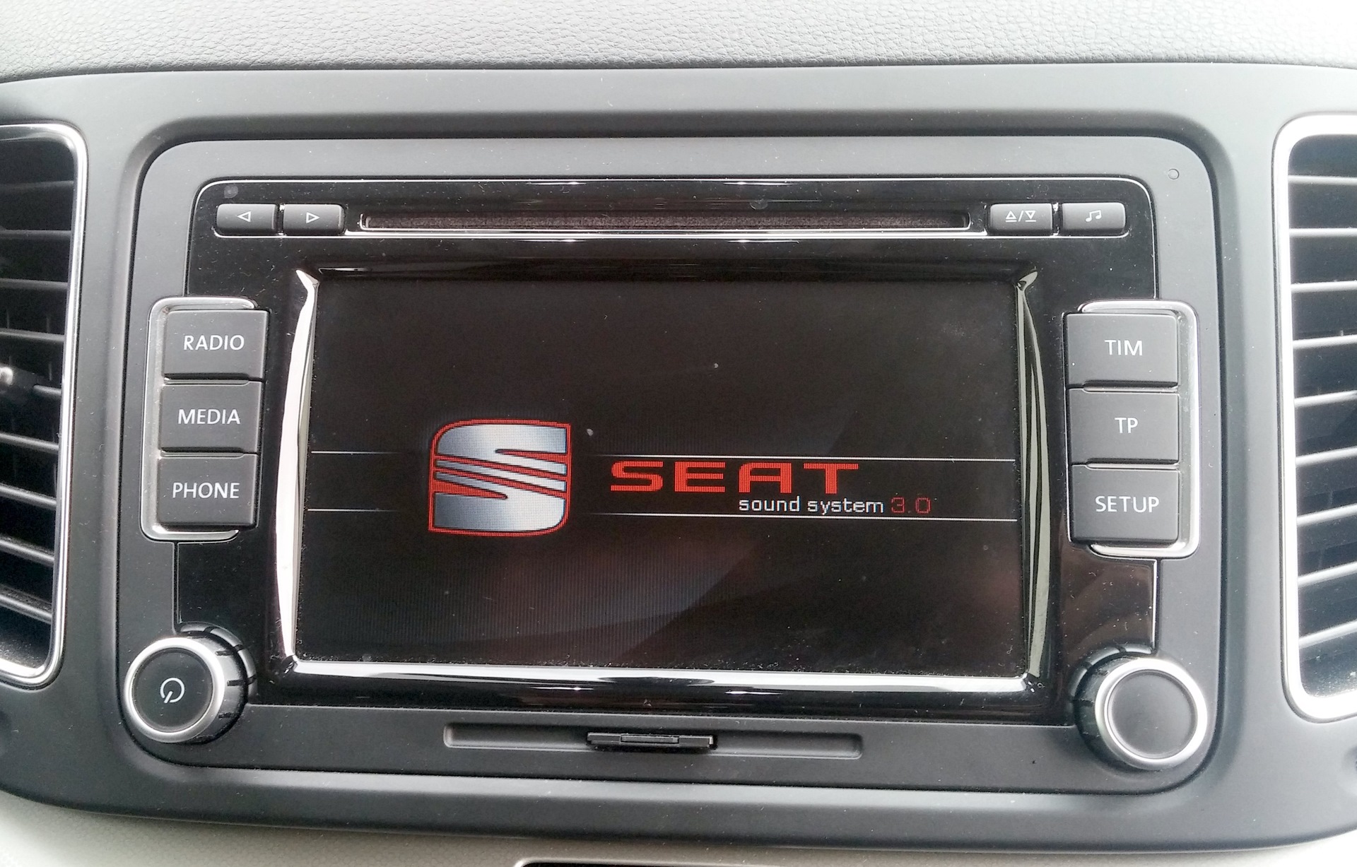 Магнитола rcd 510. Место для блютуз в пассат б7. Блютуз в фольксваген поло. Rns 510 2013 года. Rcd 310 магнитола блютуз.