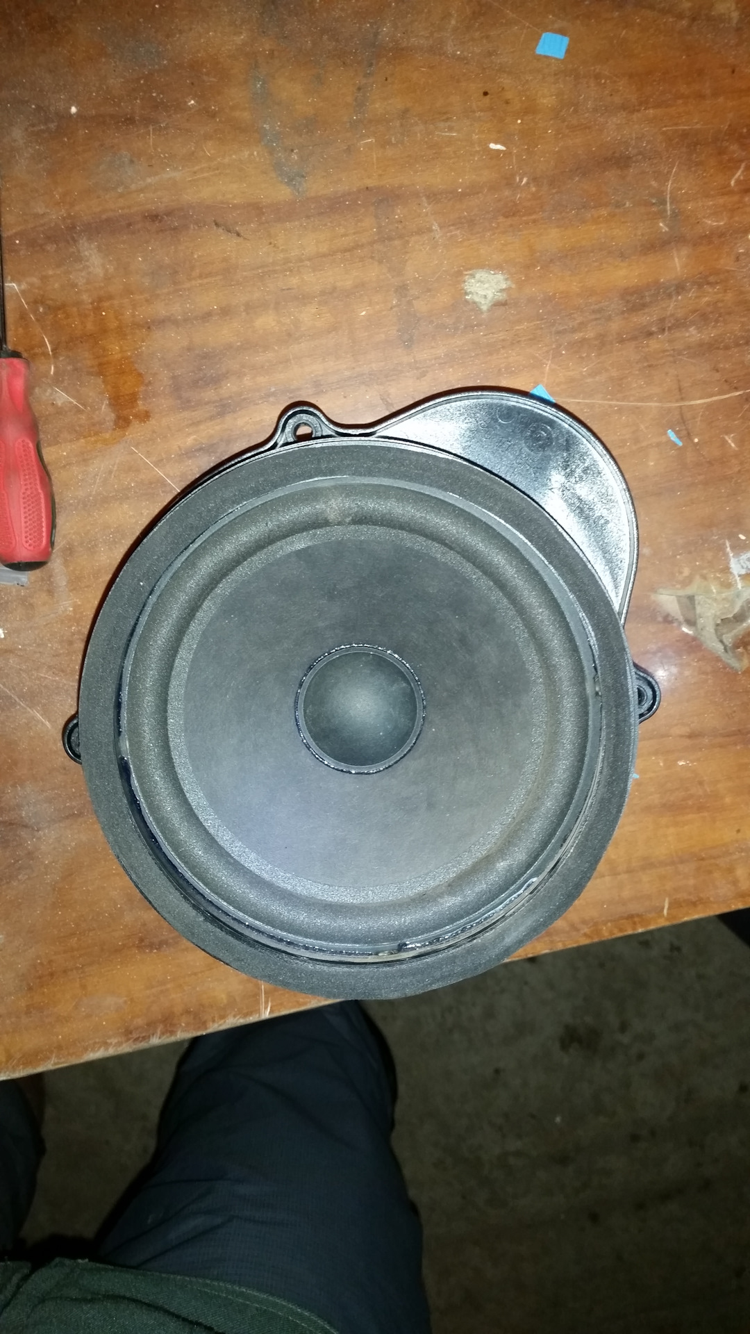 Захрипел динамик водительской двери. — Land Rover Discovery III, 2008 ...