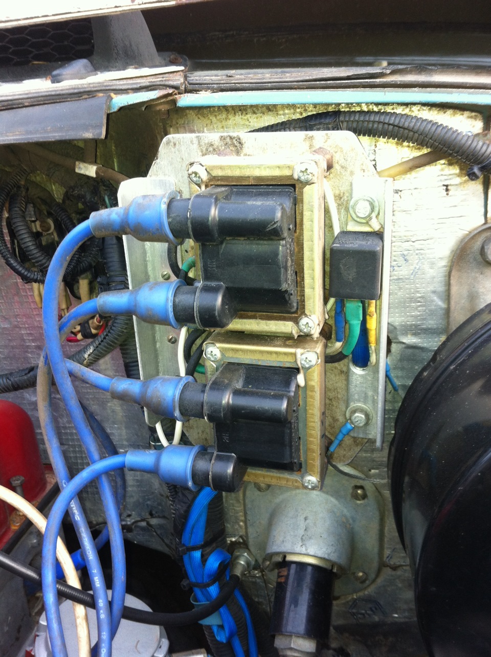 Катушка зажигания уаз 469. Бесконтактное зажигание УАЗ 469 УАЗ. Электронное зажигание на УАЗ 469. Коммутатор для подводного зажигания на УАЗ 469.