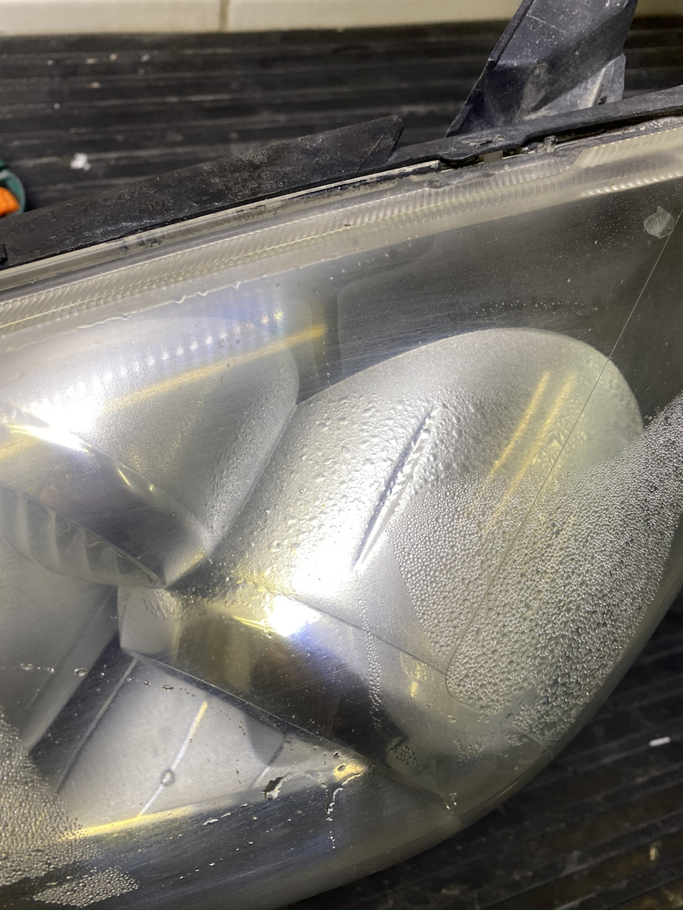 Устранение запотевания фар и замена линз на Toyota Avensis — FaraOn на ...