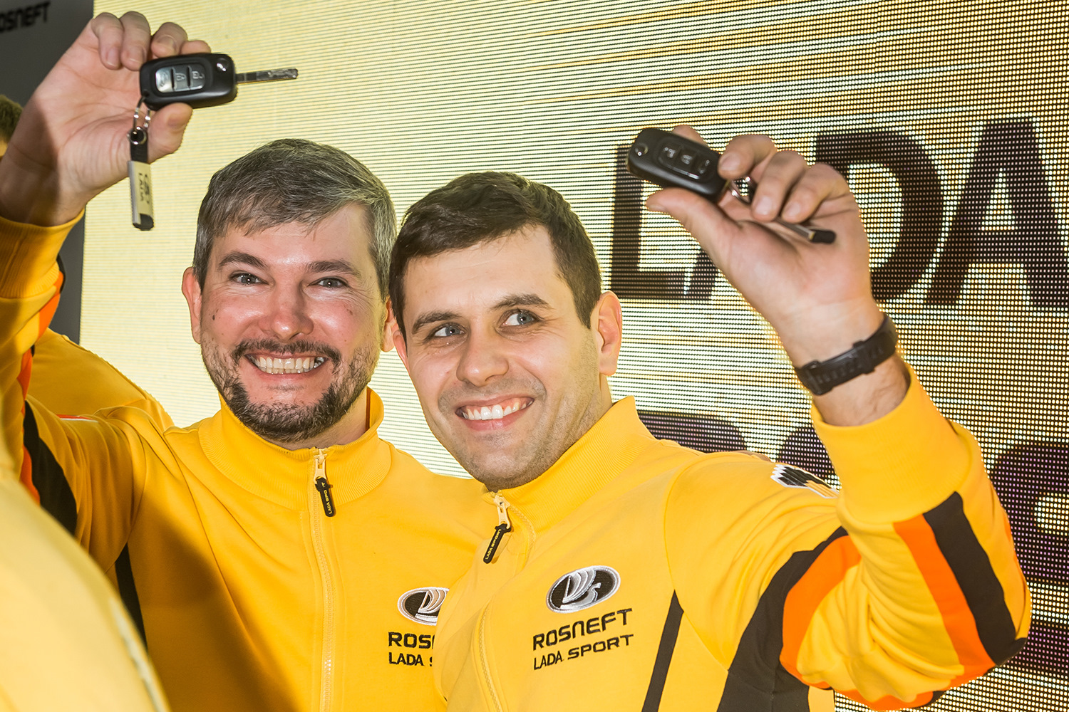 Drive sport. Команда гонщиков Роснефть 2020. Название команды гонщиков. Могут ли все гонщики команды TTT Team присоединиться к одному загону?.