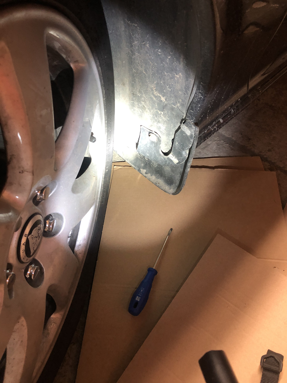 Брызговик — Jaguar X-Type, 3 л, 2005 года | своими руками | DRIVE2