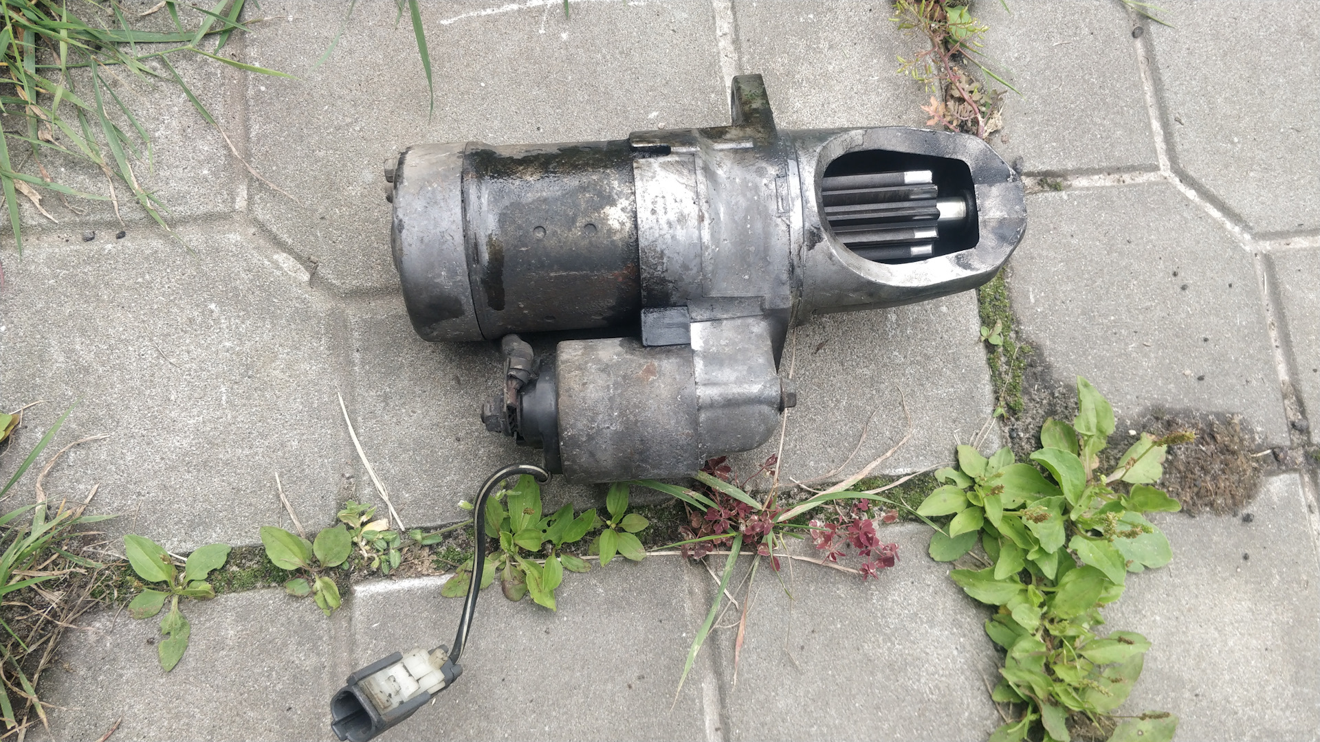 Стартер не крутит мотор. Система стартера ваз 2114. Стартер крутит вхолостую. Стартер 2109 инжектор. А втягивающее реле стартер 1,7 нива.