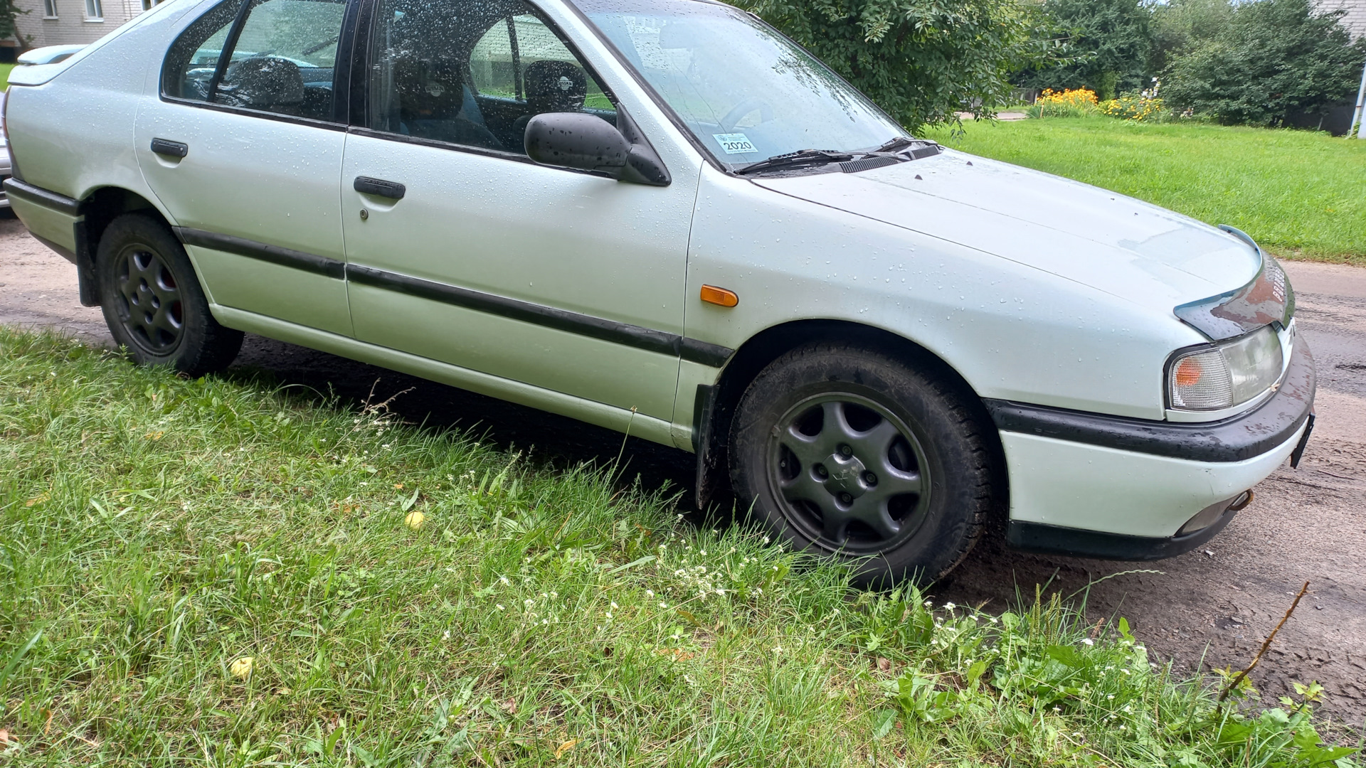 File:1993 Nissan Primera 1.6 LXI (14598584622).jpg - Wikimedia Commons