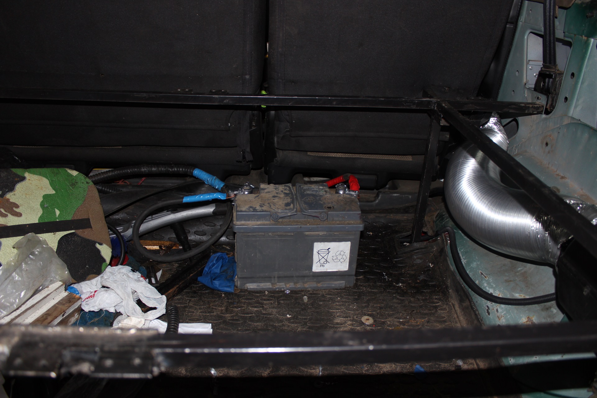 установка 2 аккумуляторов. Suzuki jimny fj 2012-2018 акб. 2 акб на уаз. крепёж аккумулятора ваз 2112. второй аккумулятор для вебасто.