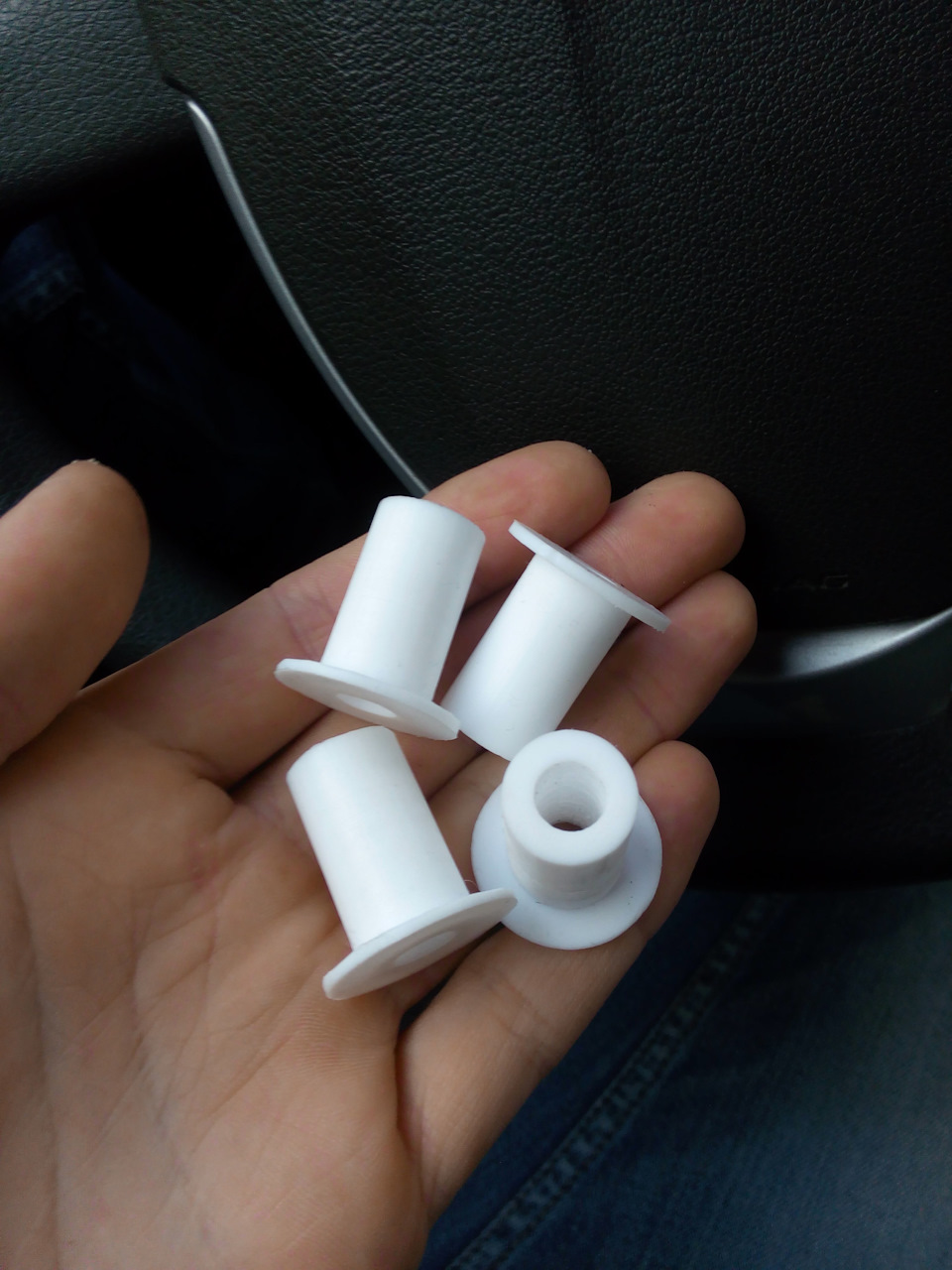 Второпластовые втулки на рычаг КПП — Lada Приора седан, 1,6 л, 2013 ...