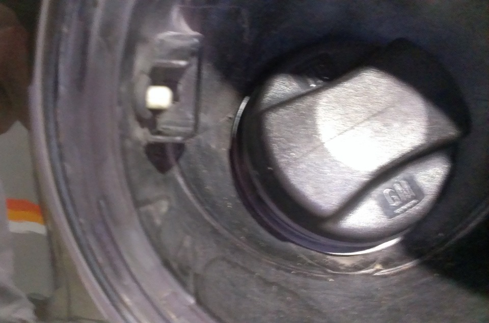 Крышка бензобака не открывается… плиз хелп — Saab 9-3 (2G), 2 л, 2004 ...