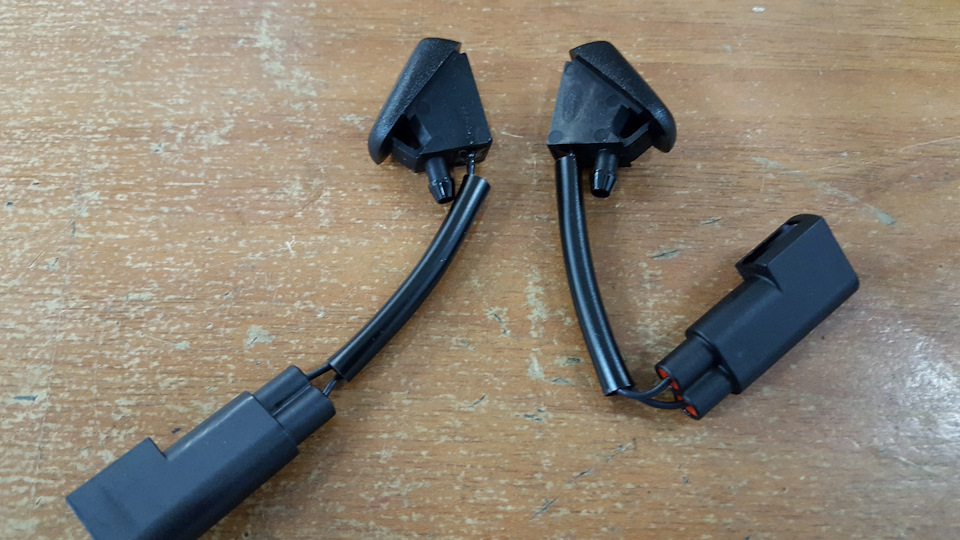 Ford s max 2008 форсунки омывателя. Форсунки веерные форд фокус 1. Форсунка омывателя форд куга 2. Форсунка омывателя форд куга 2. Форсунки стеклоомывателя форд фьюжн.