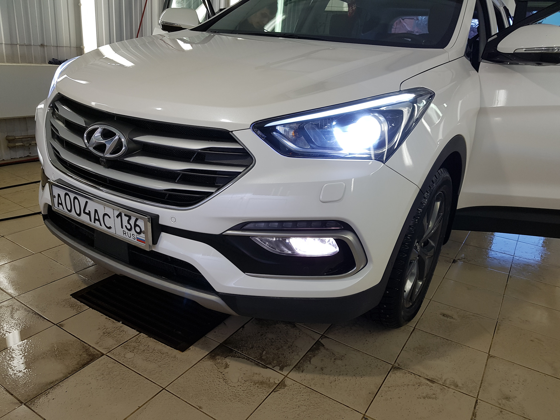 Хендай санта птф. Противотуманки Hyundai Santa Fe 3. Хендай Санта Фе 3 лампы. Линза Санта Фе 3. Хендай Санта Фе 2023 оливковый металлик.