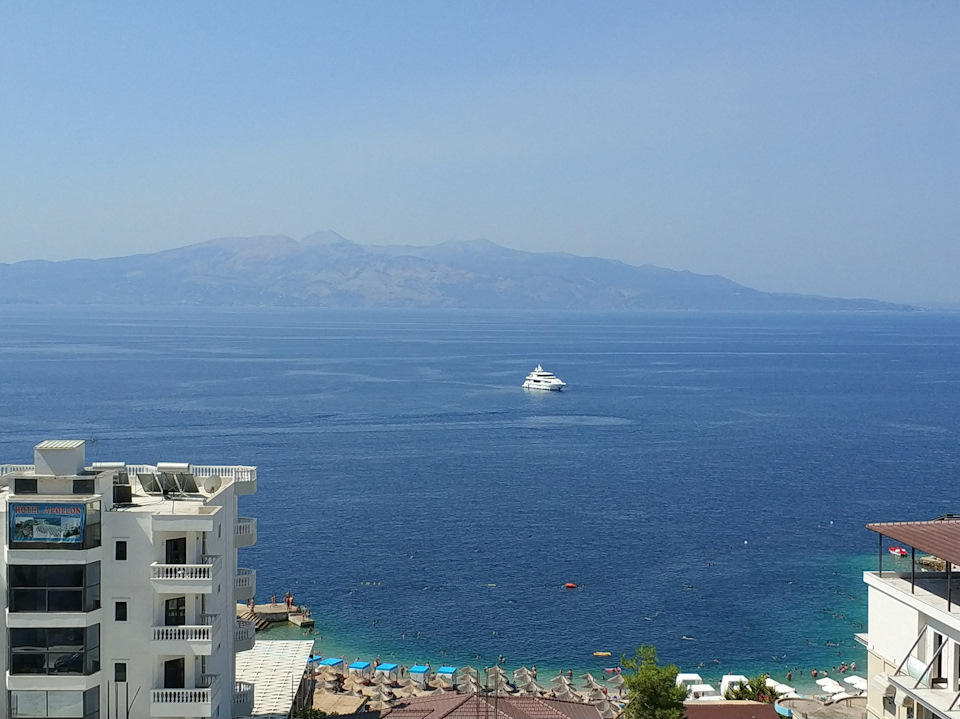 Вид из квартиры на греческий остров Корфу — BMW 3 series (E90)