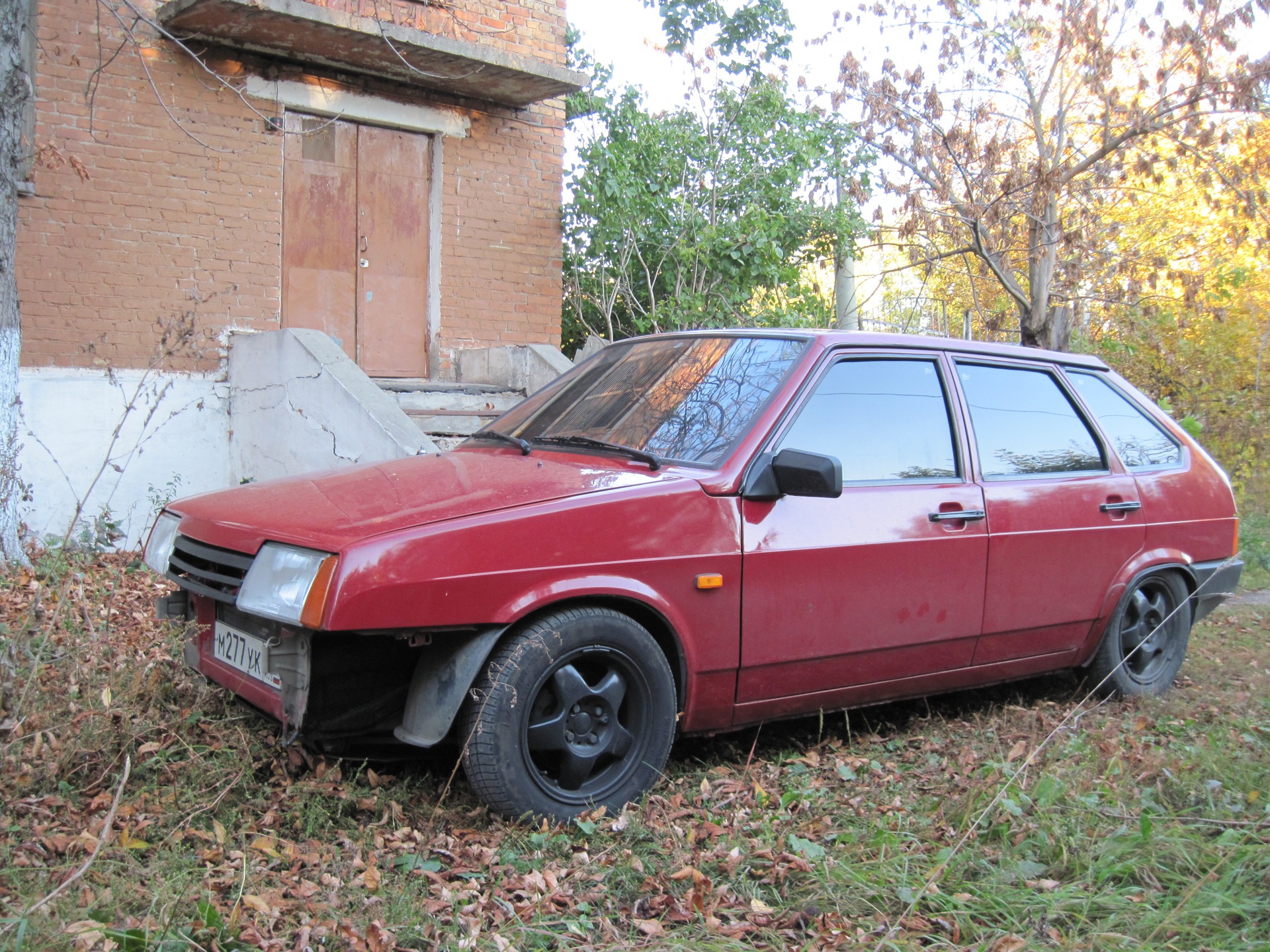 Ваз 2109 без. Лада 2109 без бампера. Lada 2109 без бампера. ВАЗ 2109 красная без бампера. ВАЗ 2109 без переднего бампера.