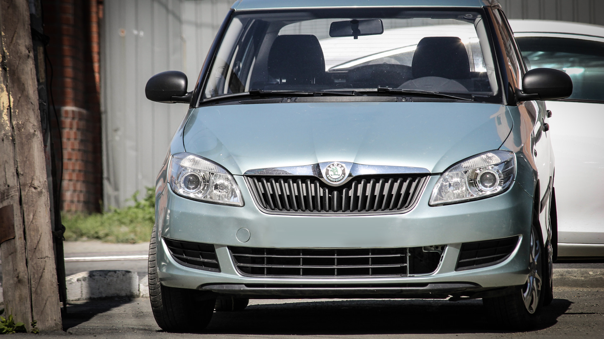 Skoda Fabia Mk2 1.2 бензиновый 2010 | светло-серо-зелёная на DRIVE2