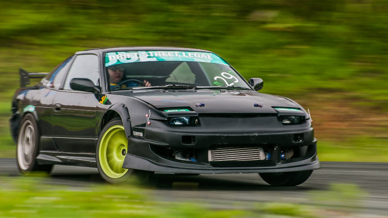 Дрифт на зелёном Nissan 180sx